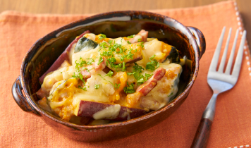 耐熱皿に1を入れてピザチーズをかけ、オーブントースターで3分焼き、仕上げにパセリを散らす。